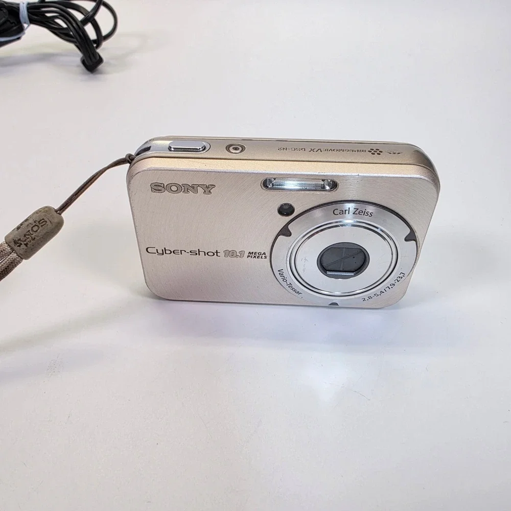 Sony Cyber-Shot DSC-N2 Digital Camera 10.1MP Gold Vario-Tessar Tested Bundle